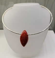 Halsreif Silber mit Koralle